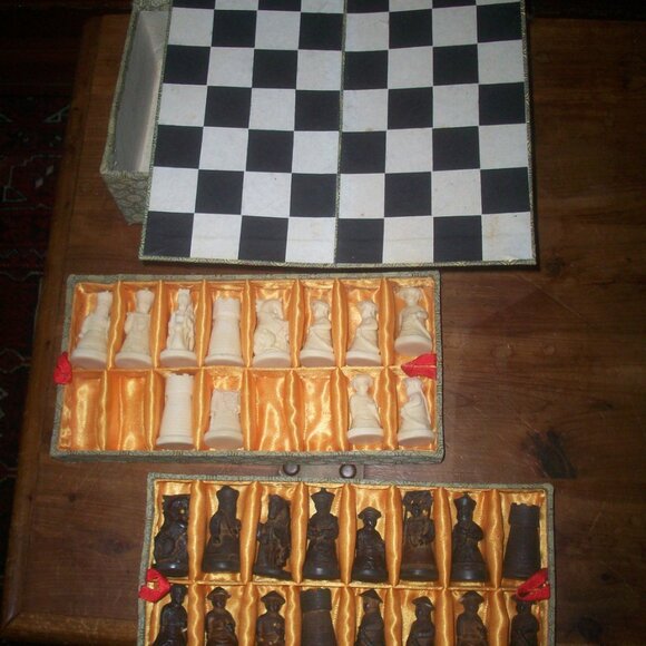 Vintage Boxed Chinese Carved Chess Set Fabric Lined 2 Tier Box w/ Matching Board - Picture 2 of 15